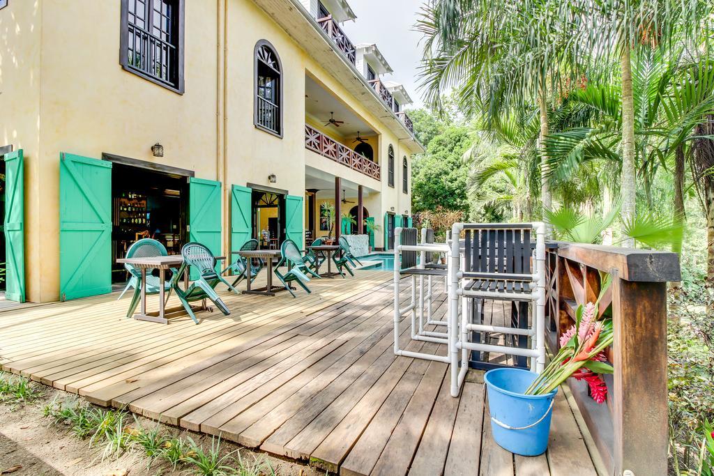 Family Suite @ Mahogany Hall Сан-Игнасио Экстерьер фото